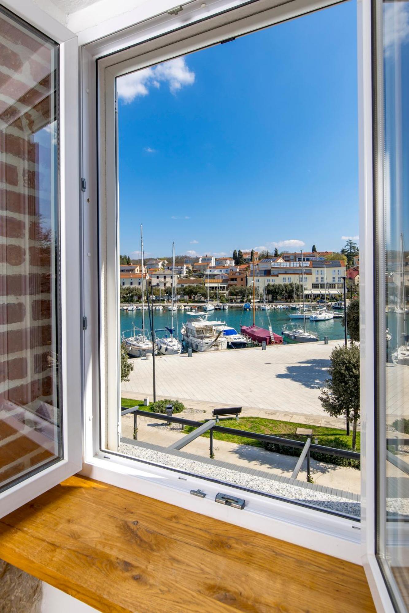 The House Hotel Malinska Exterior foto
